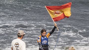 La campeona Nía Suardiaz tras ganar la competición de Freefly-Slalom en la GWA World Cup Gran Canaria 2023.