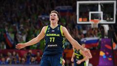 Slovenia&#039;s Luka Doncic celebrates the team&#039;s win after the FIBA Eurobasket 2017 men&#039;s semi-final basketball match between Spain and Slovenia at the Fenerbahce Ulker Sport Arena in Istanbul on September 14, 2017. / AFP PHOTO / BULENT KILIC