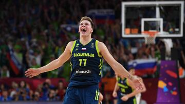 Slovenia's Luka Doncic celebrates the team's win after the FIBA Eurobasket 2017 men's semi-final basketball match between Spain and Slovenia at the Fenerbahce Ulker Sport Arena in Istanbul on September 14, 2017. / AFP PHOTO / BULENT KILIC