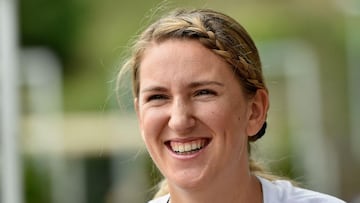 Azarenka aims for Wimbledon with grass-court comeback