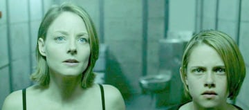 La californiana tenía solo 12 años cuando interpretó a Sarah, la hija de Jodie Foster en la película de David Fincher. Después se hizo mundialmente famosa por su papel en la saga Crepúsculo, pero siendo una adolescente ya demostró de sobra su talento como actriz.