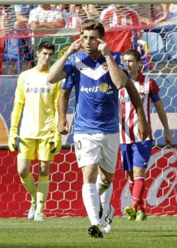 El jugador del Almería, Rodri (c) , celebra el gol marcado al Atlético de Madrid