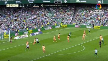 La jugada en el 91′ del Betis-Atleti con el Villamarín al borde del infarto: era gol o gol