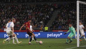 Segundo gol de Sarabia, el quinto para España.