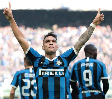 Delantero centro. Valor de mercado 80 millones de euros