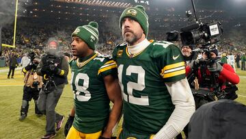 GREEN BAY, WISCONSIN - JANUARY 08: Aaron Rodgers #12 and Randall Cobb #18 of the Green Bay Packers walk off the field after losing to the Detroit Lions at Lambeau Field on January 08, 2023 in Green Bay, Wisconsin.   Patrick McDermott/Getty Images/AFP (Photo by Patrick McDermott / GETTY IMAGES NORTH AMERICA / Getty Images via AFP)