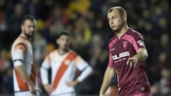 El árbitro del Rayo-Albacete suspendió el partido porque la seguridad no estaba garantizada