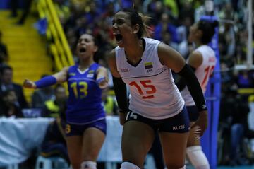 La Selección Colombia de Voleibol Femenino venció en sets corridos a Perú en el Coliseo El Salitre y definirá el cupo a los Juegos Olímpicos Tokio 2020 frente a Argentina.