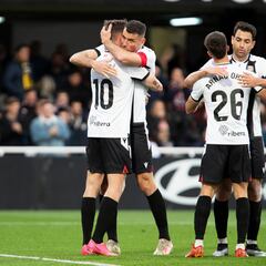 Le sale todo a los albinegros