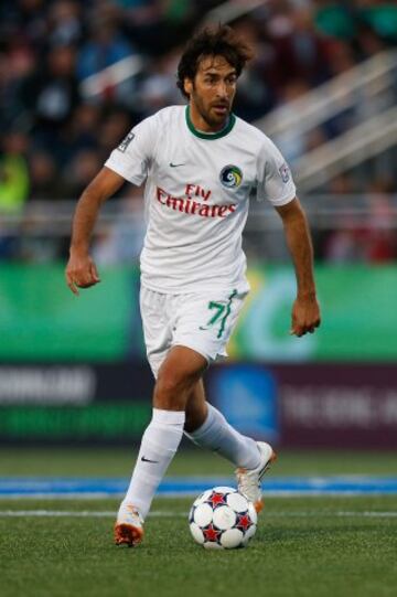 En diciembre de 2014 fue presentado por el New York Cosmos como una auténtica estrella. El 15 de octubre de 2015 este mismo equipo ha hecho oficial la retirada del jugador madrileño al final de la temporada.