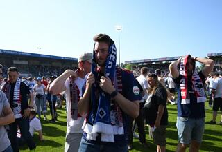 Pensaron que habían ascendido, invadieron la cancha y luego pasó lo que nadie esperaba