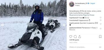 Fernando Sanz disfruta con las motos de nieve.