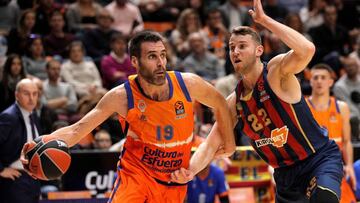 GRAFCVA625. VALENCIA, 17/12/2019.- El alero Valencia Basket, Fernando San Emeterio, es defendido por el alero canadiense del Kirolbet Baskonia, Nik Stauskas, durante el partido correspondiente a la decimocuarta jornada de la fase regular de la Euroliga disputado esta noche en el pabell&oacute;n de la Fuente de San Luis de Val&eacute;ncia. EFE/Manuel Bruque