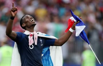 La selección francesa celebra la victoria.