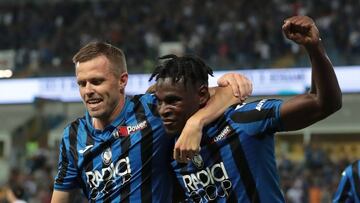Duván Zapata celebrando un gol con Atalanta.