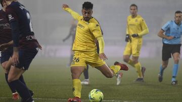 Moyano, de Alcorc&oacute;n, contra el Huesca.