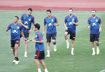 Thiago Alcántara, Sergio Busquets, Dani Parejo, Pablo Sarabia y Dani Carvajal.