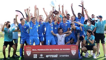 El Fuenlabrada Promesas, levantando la Copa RFFM