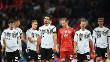 Germany&#039;s captain Mats Hummels (C) greets supporters after the international friendly soccer match between England and Germany at Wembley in London, Britain, 10 November 2017