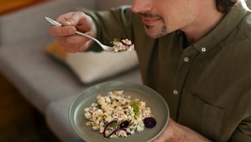 Si nunca te dejas algo de comida en el plato, la psicología dice que tienes estos 4 rasgos comunes