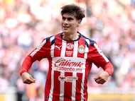 Guadalajara's forward #34 Armando Gonzalez celebrates after scoring during the Liga MX Apertura football match between Guadalajara and Monterrey at the Akron Stadium in Zapopan, Mexico on November 8, 2025. (Photo by Ulises Ruiz / AFP)