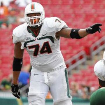 Ereck Flowers jugando con los Miami Hurricanes.