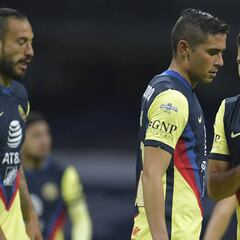 América homenajeó a Manuel " El loco" Valdés vs Mazatlán