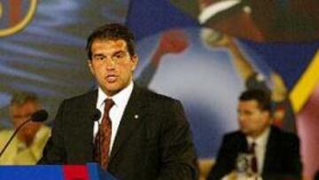 <B>AL QUITE.</B> Laporta ha tenido que 'lidiar' con algunos de los temas más polémicos presentes en su gestión.