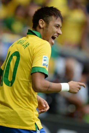 1-0. Neymar festeja el primer gol.