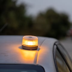 Jorge Torre y Jorge Costas, creadores de la baliza V-16 de la DGT: “La idea no era que fuera obligatoria”