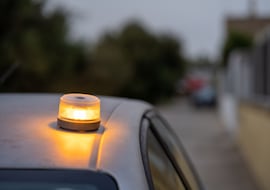 La DGT y el desenlace inesperado de las balizas V-16: “Protocolo de alerta pública”