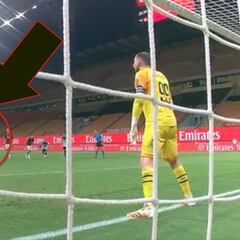 La 'jugarreta' de Ibrahimovic en el penalti del rival que no acabó en gol: la TV le pilló... el árbitro no