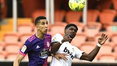 VALENCIA, SPAIN - MAY 09: Jawad El Yamiq of Real Valladolid and Thierry Correia of Valencia CF  battle for the ball  during the La Liga Santander match between Valencia CF and Real Valladolid CF at Estadio Mestalla on May 09, 2021 in Valencia, Spain. Spor