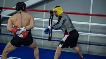 Conor McGregor durante una sesi&oacute;n de sparring con Paul Malignaggi.