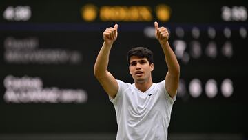 Spain's Carlos Alcaraz celebrates winning against Russia's Daniil Medvedev during their men's singles semi-final tennis match on the twelfth day of the 2024 Wimbledon Championships at The All England Lawn Tennis and Croquet Club in Wimbledon, southwest London, on July 12, 2024. Spain's Carlos Alcaraz won 7-6, 3-6, 4-6, 4-6. (Photo by ANDREJ ISAKOVIC / AFP) / RESTRICTED TO EDITORIAL USE