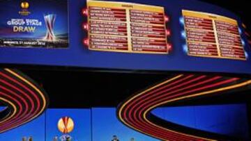 <b>EN MÓNACO. </b>Radamel Falcao y Patrick Kluivert sacaron las bolas del sorteo de grupos de la Europa League.