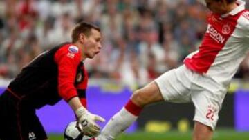 <b>SEGUNDO GOL. </b>De Jong se adelanta al meta Mulder y remacha el centro de Emanuelson.