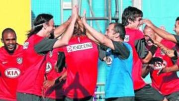 <b>PREPARADOS. </b>El Atlético se entrenó ayer en Londres en las instalaciones próximas a su hotel de concentración.