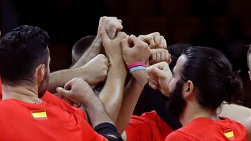 GRAF5234. CANTÓN (CHINA), 02/09/2019.- Los jugadores de la selección española antes del inicio del partido ante Puerto Rico correspondiente al Grupo C de la primera fase del Mundial de baloncesto 2019 que tiene lugar en China, disputa