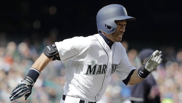 A sus 44 a?os, Ichiro Suzuki evit車 un home run en la barda