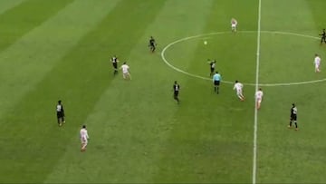 El grosero error de Aránguiz que le costó un gol al Leverkusen