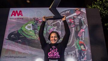 GRAF6494. CEHEGIN (MURCIA), 27/10/2018.- Ana Carrasco, piloto ceheginera que hizo historia el 30 de septiembre al proclamarse campeona del mundo de la categoría Supersport 300 y convertirse en la primera mujer que gana un título mundial de motociclismo compitiendo contra hombres, durante el homenaje que ha recibido esta tarde en su localidad natal. EFE/Cristóbal Osete