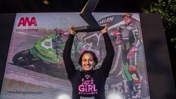 GRAF6494. CEHEGIN (MURCIA), 27/10/2018.- Ana Carrasco, piloto ceheginera que hizo historia el 30 de septiembre al proclamarse campeona del mundo de la categor&iacute;a Supersport 300 y convertirse en la primera mujer que gana un t&iacute;tulo mundial de motociclismo compitiendo contra hombres, durante el homenaje que ha recibido esta tarde en su localidad natal. EFE/Crist&oacute;bal Osete