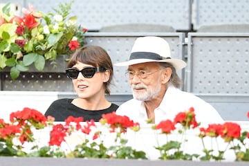 Belén Cuesta y su padre en el partido de Jan-Lennard Struff contra Aslán Karátsev.