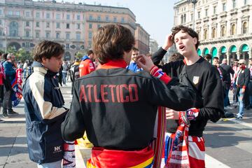 Un buen n¨²mero de aficionados ha viajado a Mil¨¢n para acompa?ar al equipo en la ida de los octavos de final de la Champions League ante el Inter.