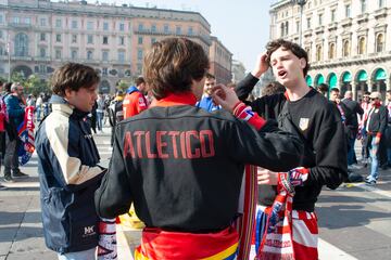 Un buen número de aficionados ha viajado a Milán para acompañar al equipo en la ida de los octavos de final de la Champions League ante el Inter. 