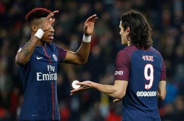 PSG's Edinson Cavani celebrates with defender Presnel Kimpembe.