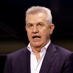 Javier Aguirre sale del hospital tras una revisión médica en Guadalajara