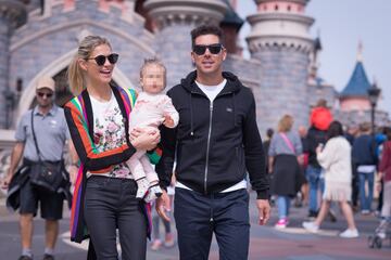 Simeone y Carla Pereyra en Disneyland París