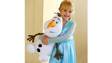 El peluche de Olaf es un acierto para regalar a quienes disfruten con Frozen